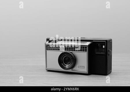 Appareil Photo Kodak Instamatic 224 – Objectif Reomar 38mm – Flash Cube – Vintage
