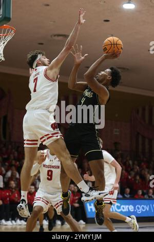 UCF guard Keyshawn Hall (4) shoots under pressure from Kansas center ...