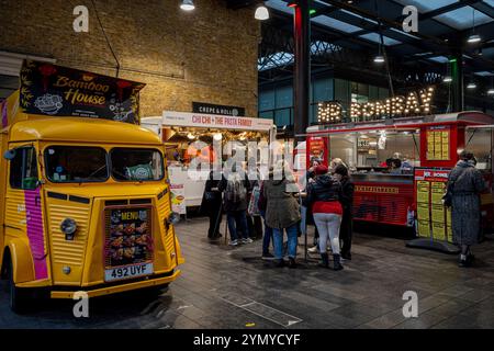 Street Food Spitalfields Market London - Mr Bombay Street Food London. Mr Bombay Indian Street Food at Spitalfields Market London. Stock Photo