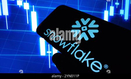 Konskie, Poland - November 23, 2024: Snowflake company logo displayed on mobile phone Stock Photo