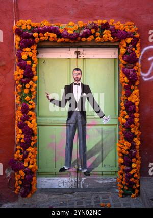 Painted door on Calle Constancia 4, Guanajuato Centro, Mexico. Stock Photo