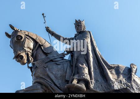 ST. LOUIS, MISSOURI USA - OCTOBER 5, 2024: A statue of King Louis IX of France, located in front of the St. Louis Art Museum in Forest Park. Stock Photo