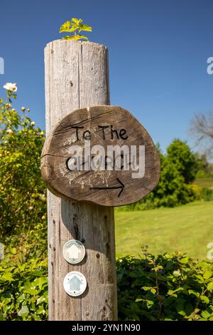 UK, England, Somerset, Quantocks, Cothelstone, ‘to the church’ sign Stock Photo