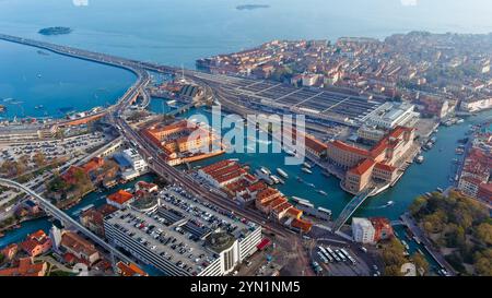 Aerial view of Venice’s Piazzale Roma and train station, capturing the vibrant waterways, historic buildings, and the iconic bridge connecting the mai Stock Photo