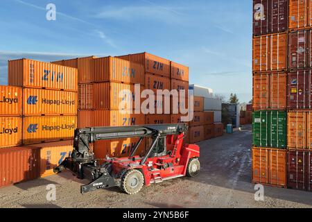 Topic picture German economy, export / container depot container ...