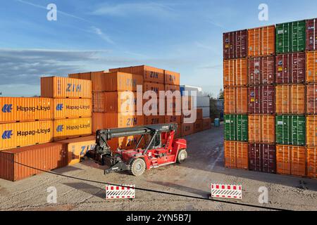 Topic picture German economy, export / container depot container ...