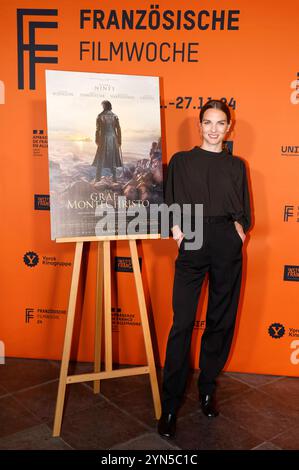 Adele Simphal bei der Premiere des Kinofilms Der Graf von Monte Christo ...