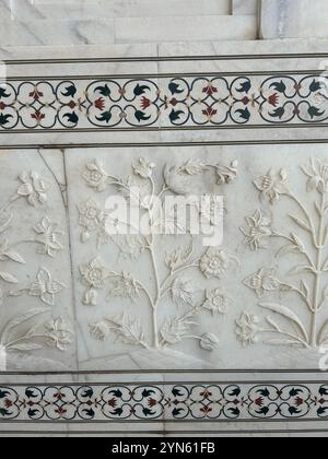 Close-up of intricate white marble work and colourful inlays on Taj Mahal in Agra, India Stock Photo