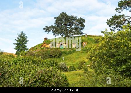 HOBBITON, NEW ZEALAND, JANUARY 20, 2023, Bilbo Baggin's hobbit hole in Hobbiton village from the movies The Hobbit and Lord of the Rings, New Zealand Stock Photo