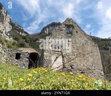 A ruined house at the famous path of the Gods at the Amalfi coast, Italy, Europe Stock Photo