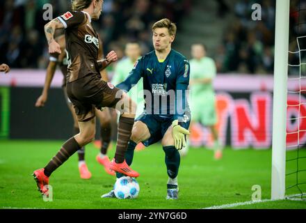 left to right Jackson IRVINE (St. Pauli), goalwart Moritz NICOLAS (MG) goalchance, parade, action, duels, soccer 1st Bundesliga, 11th matchday, Borussia Monchengladbach (MG) - FC St. Pauli Hamburg Hamburg 2:0, on November 24th, 2024 in Borussia Monchengladbach/ Germany. #DFL regulations prohibit any use of photographs as image sequences and/or quasi-video # Stock Photo