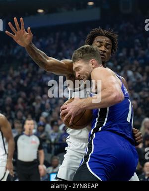 Sacramento, Ca, USA. 24th Nov, 2024. Sacramento Kings center Domantas Sabonis (11) battles Brooklyn Nets center Nic Claxton (33) as he drives to the basket during an NBA game at Golden 1 Center on Sunday, Nov. 24, 2024. (Credit Image: © Paul Kitagaki Jr./ZUMA Press Wire) EDITORIAL USAGE ONLY! Not for Commercial USAGE! Credit: ZUMA Press, Inc./Alamy Live News Stock Photo