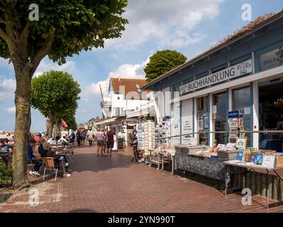 Strandstrasse promenade with people, terrace, bookstore and cafes in Laboe, Schleswig-Holstein, Germany Stock Photo