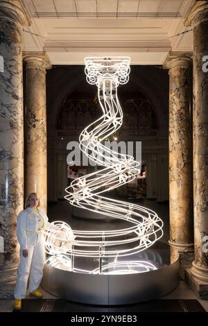 V&A, London, UK. 25th Nov, 2024. The 2024 Christmas Tree designed by Anna Lomax (photo), entitled ‘All Lit Up', is installed under the atrium of the museum's main entrance. ‘All Lit Up' reimagines the traditional Christmas tree as a tall, twisting column that acts as a bold and playful intervention. Credit: Malcolm Park/Alamy Live News Stock Photo