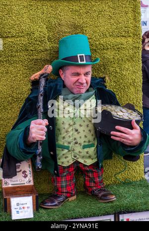 Ireland, Leinster province, Dublin, Grafton Street, disguised man Stock Photo