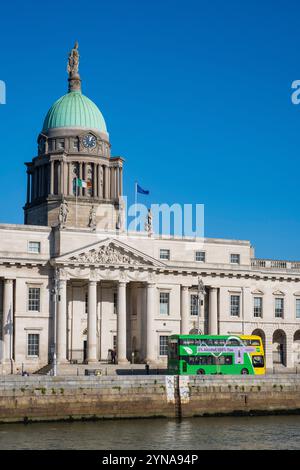 Ireland, Leinster province, Dublin, Custom House on the banks of the Liffey houses the Department of the Environment and Heritage Stock Photo