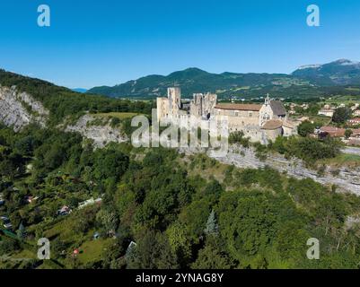 France, Hautes Alpes (05), Tallard, Chateau (XIV et XVIe) et eglise Saint Gregoire classe Monuments Historiques (aerial view) Stock Photo