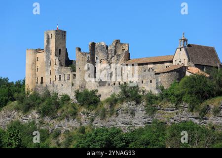 France, Hautes Alpes (05), Tallard, Chateau (XIV et XVIe) et eglise Saint Gregoire classe Monuments Historiques Stock Photo