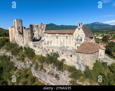 France, Hautes Alpes (05), Tallard, Chateau (XIV et XVIe) et eglise Saint Gregoire classe Monuments Historiques (aerial view) Stock Photo