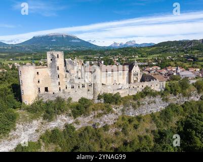 France, Hautes Alpes (05), Tallard, Chateau (XIV et XVIe) et eglise Saint Gregoire classe Monuments Historiques, Massif des Ecrins en arriere plan (aerial view) Stock Photo