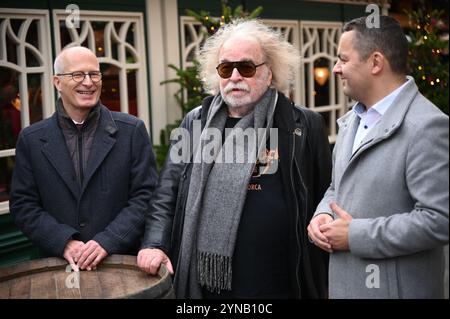 Hamburg, Germany. 25th Nov, 2024. Peter Tschentscher (l-r, SPD), First Mayor and President of the Senate of the Free and Hanseatic City of Hamburg, and Bernhard Paul, circus director of Circus Roncalli, and Ralf Neubauer (SPD), District Head of Hamburg-Mitte, speak at a press event. The Christmas market on Hamburg's Rathausmarkt was officially opened on Monday. Credit: Niklas Graeber/dpa/Alamy Live News Stock Photo