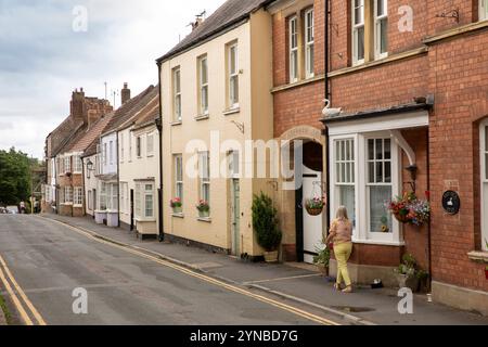 UK, England, Gloucestershire, Vale of Berkeley, Berkeley, High Street, The Old, Swan, former Cheltenham Brewery’s Swan Inn building Stock Photo
