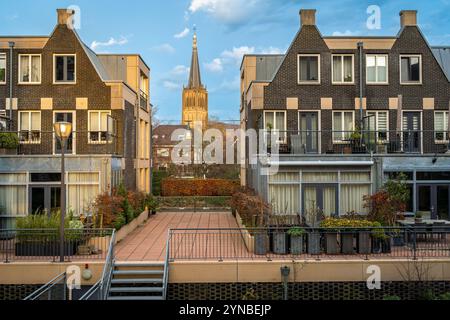 Cityscape of Doesburg, Province Gelderland, The Netherlands. Martinikerk church seen from modern residential neighbourhood Stock Photo