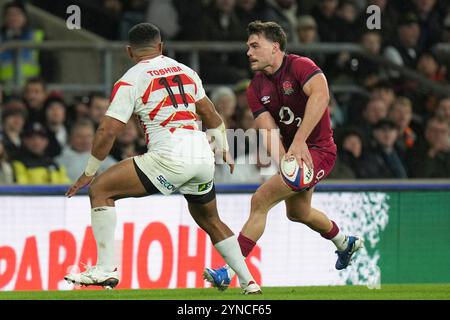 24th November 2024; Allianz Stadium, London, England: Autumn Rugby International, England versus Japan; George Furbank of England sets to pass Stock Photo