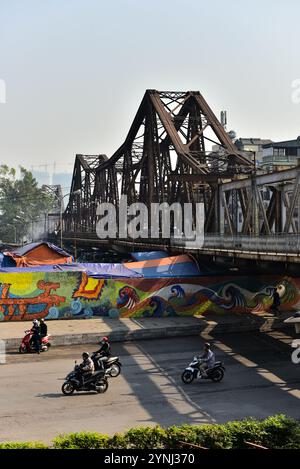 Long Bien Bridge, formerly the Paul Doumer Bridge, opened 1903, Hanoi, Vietnam, French Indochine Stock Photo