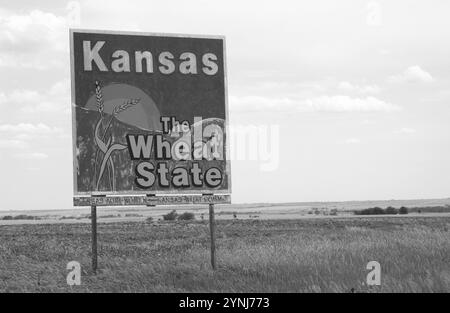 State of Kansas welcome sign Stock Photo - Alamy