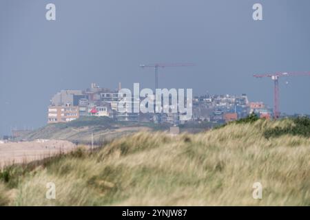 Strand Duinbossen De Haan toward Wenduine, North Sea beach in De Haan, West Flanders, Flanders, Belgium © Wojciech Strozyk / Alamy Stock Photo Stock Photo