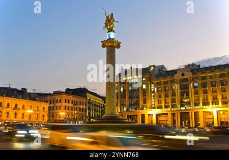 Evening on Freedom Square, Tavisuplebis Moedani, column with the statue of Saint George fighting the dragon, Tbilisi, Georgia Stock Photo