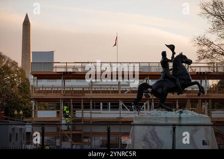 Washington, United States. 26th Nov, 2024. Crews work to construct the Inaugural Parade viewing platform in front of the White House ahead of the January 20th Inauguration of President-Elect Donald Trump, in Washington DC.(Photo by Aaron Schwartz/Sipa USA) Credit: Sipa USA/Alamy Live News Stock Photo