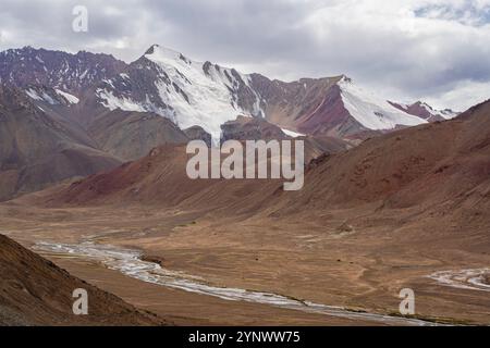 Scenic landscape view from high altitude Ak Baital pass aka Hushang, highest point on Pamir Highway M41, Murghab, Gorno-Badakhshan, Tajikistan Stock Photo