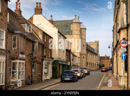 UK, England, Rutland, Uppingham, High Street West road to Uppingham School Stock Photo