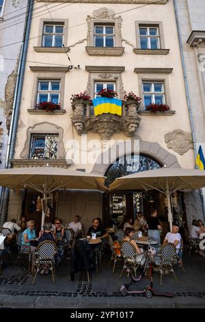 24.08.2024, Ukraine, Lviv oblast, Lviv - Cafe on the market square (Rynok in Ukrainian, old town since 1998 on the UNESCO World Heritage List). 00A240 Stock Photo