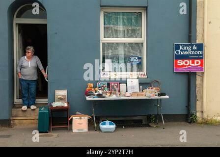 Moving house, the lady is owner is clearing out children's toys and unwanted stuff that are spread out on a table before she moves house. The VOTE REMAIN IN on June 23rd' poster in her window refers to the government referendum, an opportunity to decide if the UK remains in the European Union. Newhaven, East Sussex, England 19th June 2016 2010S UK HOMER SYKES Stock Photo