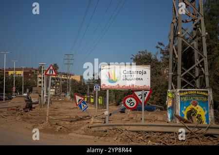 Valencia, Spain. 28th Nov, 2024. A sign next to the road at the entrance to the town of Catarroja south of Valencia. On November 29, one month has passed since the Isolated Depression at High Levels (DANA) that hit the towns in the south of the Spanish city of Valencia at the end of October and which, in addition to causing millions in economic damages, claimed the lives of more than 200 people. Credit: SOPA Images Limited/Alamy Live News Stock Photo