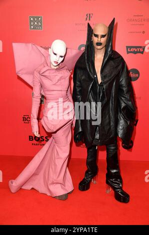 Hannah Rose Dalton und Steven Raj Bhaskaran alias Fecal Matter bei der ...