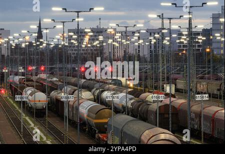 PRODUCTION - 26 November 2024, Saxony-Anhalt, Halle (Saale): Freight wagons stand on the train formation yard in the Halle/Saale marshalling yard. The facility is one of the most modern of its kind in Europe. The Halle/Saale rail junction is an important hub for both freight and passenger transport in Central Germany. Photo: Hendrik Schmidt/dpa Stock Photo