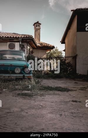 Abandoned vintage car at countryside yard background Stock Photo - Alamy