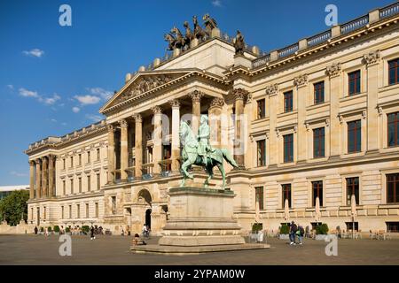 Palace on Palace square with quadriga and equestrian statue of Duke Carl Wilhelm Ferdinand, Germany, Lower Saxony, Brunswick Stock Photo