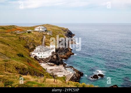 Lewnnick Cove House in the process of being developed into luxury flats.  Pentire Headland, Newquay, Cornwall, UK Stock Photo