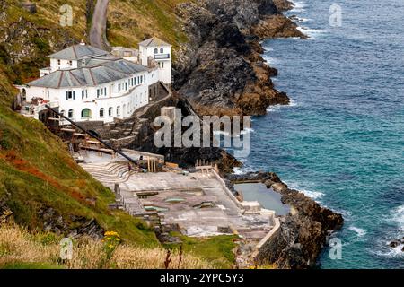 Lewnnick Cove House in the process of being developed into luxury flats.  Pentire Headland, Newquay, Cornwall, UK Stock Photo