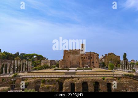 Roman Forum and Colloseum in the background Rome Italy Stock Photo - Alamy