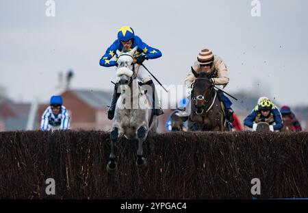 Newbury, United Kingdom. Saturday 30th November 2024. Kandoo Kid and Harry Cobden win the Coral Gold Cup Handicap Chase ( Premier Handicap ) for trainer Paul Nicholls and owner Mr Michael Geoghegan. Credit JTW Equine Images / Alamy Live News Stock Photo