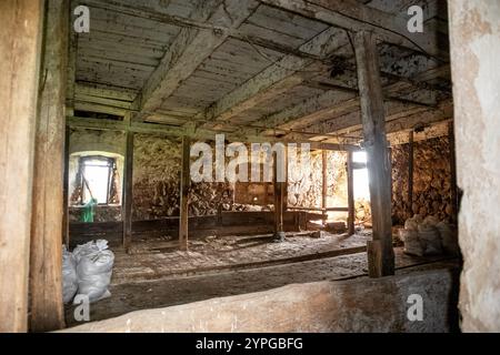 an abandoned farmhouse in the village Stock Photo
