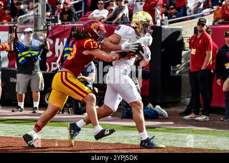 Los Angeles, CA. 30th Nov, 2024. Notre Dame Fighting Irish tight end Eli Raridon (9) catches the pass for the touchdown over USC Trojans linebacker Mason Cobb (13) in the end zone in action in the second quarter during the NCAA Football game between the Notre Dame Fighting Irish and the USC Trojans at the Coliseum in Los Angeles, California.Mandatory Photo Credit: Louis Lopez/Cal Sport Media/Alamy Live News Stock Photo