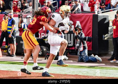 Los Angeles, CA. 30th Nov, 2024. Notre Dame Fighting Irish tight end Eli Raridon (9) catches the pass for the touchdown over USC Trojans linebacker Mason Cobb (13) in the end zone in action in the second quarter during the NCAA Football game between the Notre Dame Fighting Irish and the USC Trojans at the Coliseum in Los Angeles, California.Mandatory Photo Credit: Louis Lopez/Cal Sport Media/Alamy Live News Stock Photo