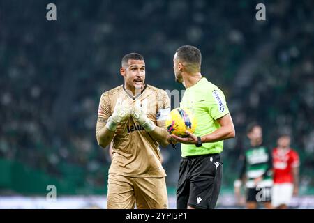 Portugal. 30th Nov, 2024. Gabriel Batista goalkeeper of Santa Clara and referee during the Liga Portugal Betclic match between Sporting CP and CD Santa Clara at Estadio Jose de Alvalade on November 30th, 2024 in Lisbon, Portugal. Liga Portugal Betclic - Sporting CP vs CD Santa Clara (Valter Gouveia/SPP) Credit: SPP Sport Press Photo. /Alamy Live News Stock Photo